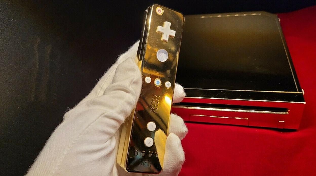 Todo lo que tienes que saber de esta exclusiva Wii de oro que era para la Reina Isabel II