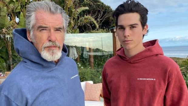 El chándal que ha unido a Pierce Brosnan y su hijo con el cantante Drake