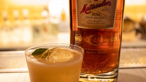 Cóctel La Dominicana con Ron Matusalem en Saddle