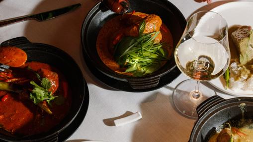 Curry rojo, paneng y verde en el restaurante BAAN