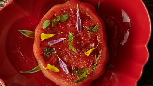 Tomate huevo de toro con sal y AOVE