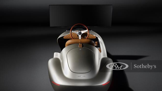 Este modelo incluye una pantalla curva colocada sobre el volante para una experiencia inmersiva