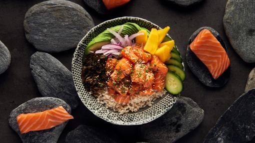 Poke bowl con salmón noruego