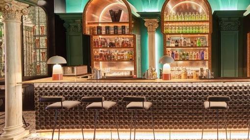 Zona de la barra del interior del restaurante Torcuato