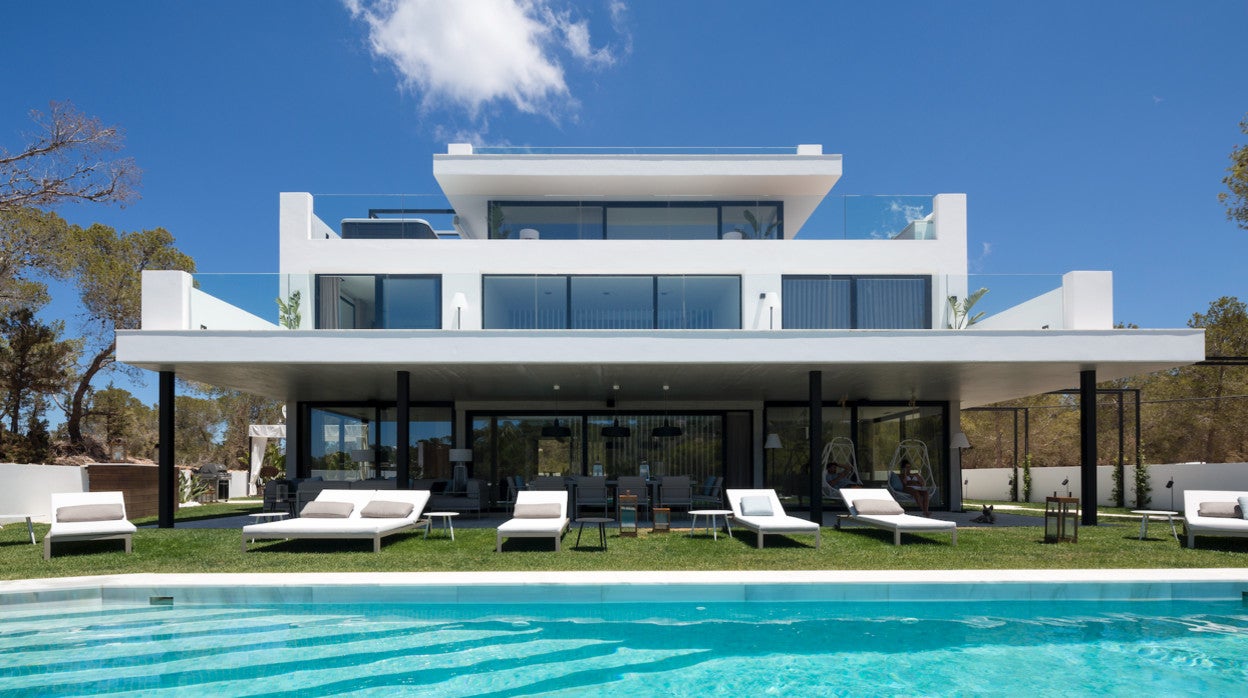 Así es la casa de Ibiza del futbolista Fabio Borini