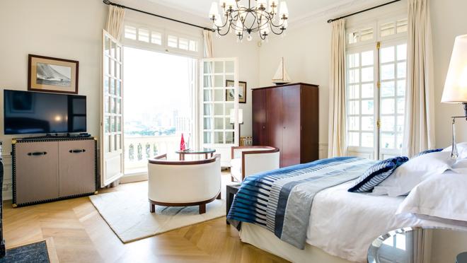 La vivienda dispone de seis dormitorios y cuatro cuartos de baño