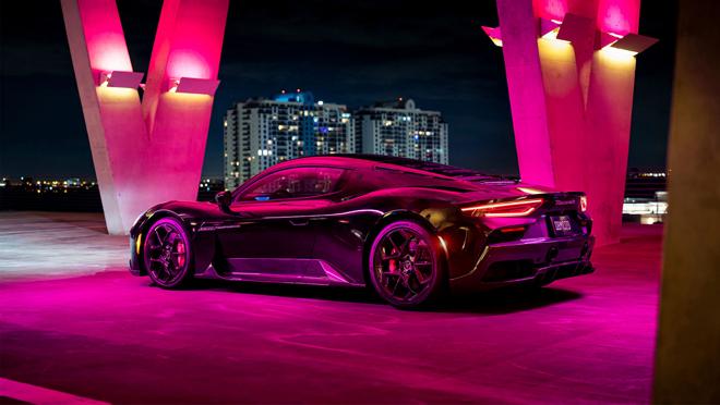 Este superdeportivo tiene una potencia de 360 CV y alcanza los 325 km/h de velocidad máxima