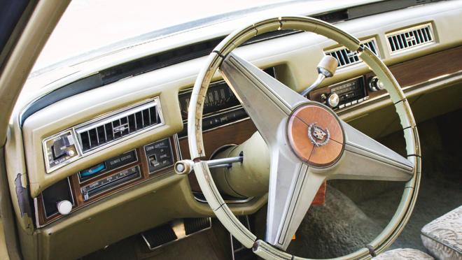 Los interiores originales muestran el paso del tiempo con cierto desgaste en algunas zonas