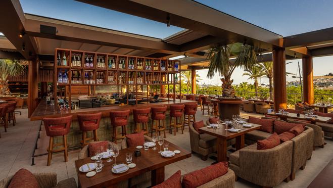 Una de las barras del restaurante ZUMA Ibiza