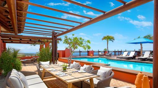 Terraza y piscina privada de la Suite Imperial