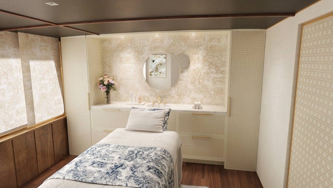 El crucero de Dior cuenta con 4 cabinas, tres individuales y una doble, para disfrutar de tratamientos de belleza exclusivos.