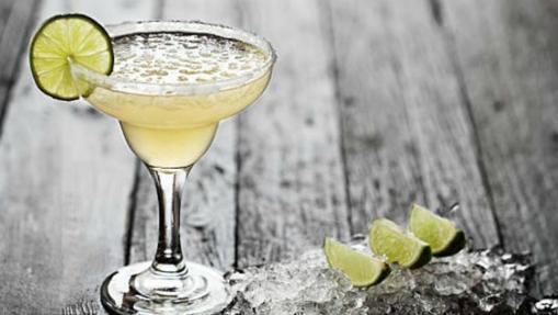 Margarita tradicional, un cóctel muy sencillo de preparar e ideal para este verano.