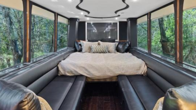 Su sofá en U se puede convertir en una cama tamaño Queen Size