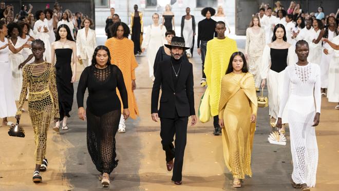 Leiva desfilando durante la Semana de la Moda de Nueva York