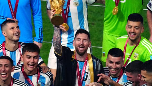 El bisht con el que Leo Messi alzó la copa del Mundial