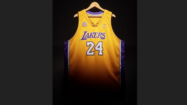 NBA: Venden una camiseta de Kobe Bryant por 5,8 millones: ¿Por qué