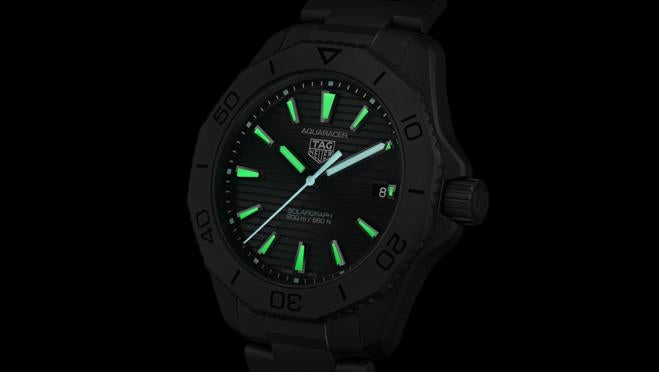 Mientras haces deporte, el reloj aprovechará el sol para iluminar los elementos recubiertos con SuperLuminova®