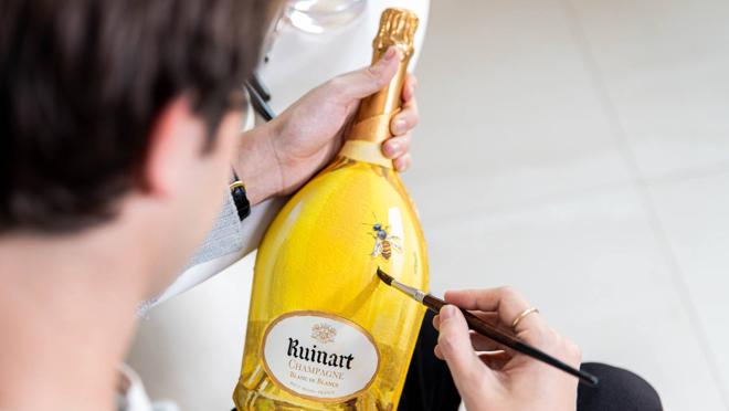 La creación artística de Ignasi Monreal se inspira en la preocupación y en los diferentes proyectos desarrollados por Maison Ruinart por un mundo más sostenible.