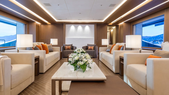 La embarcación puede acoger hasta 14 personas en siete camarotes