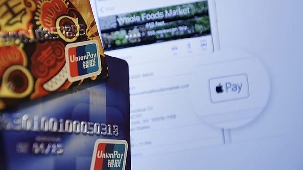 Varias tarjetas bancarias de UnionPay