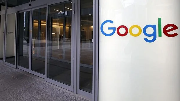 Imagen de la entrada de la sede italiana de Google en Milán (Italia)