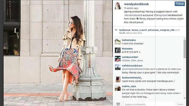 La bloguera Wendy Nguyen posa con un vestigo en una fotografía patrocinada
