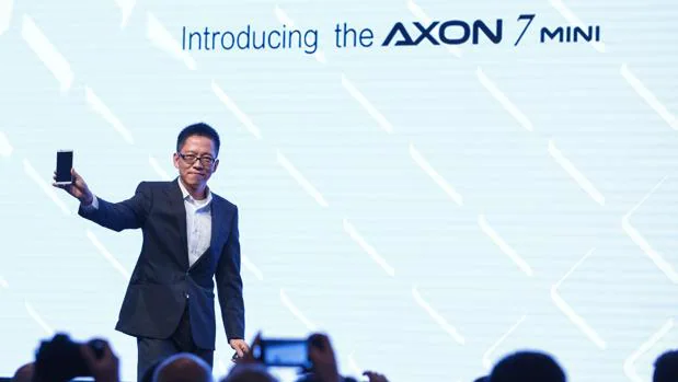 Momento de la presentación del Axon 7