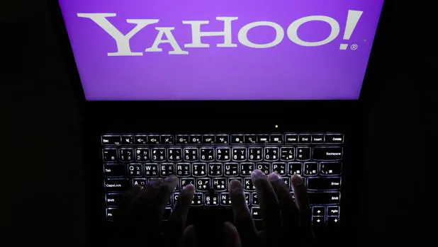 Vista del logo de Yahoo en la pantalla de un computador en Taipei