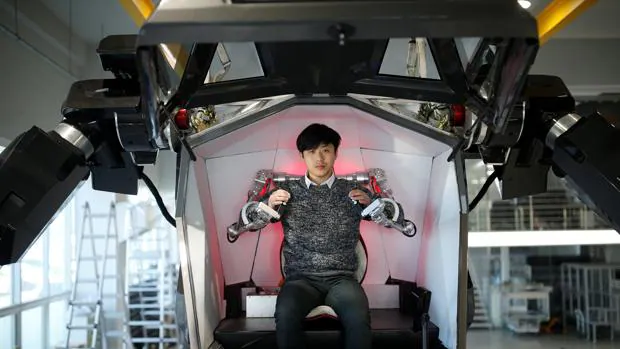 Hankook Mirae, un robot de 4 metros que permite controlarse por una persona en su interior