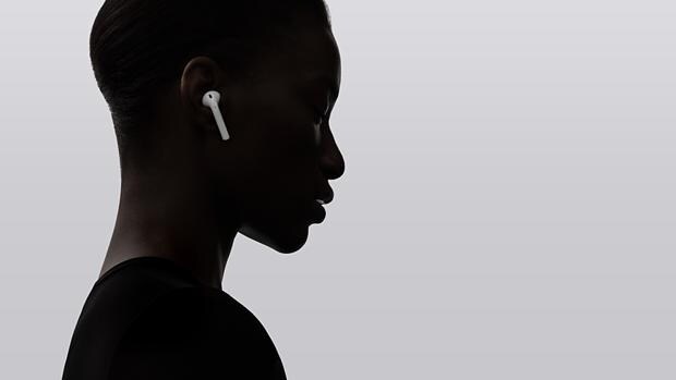 Detalle de los auriculares de Apple