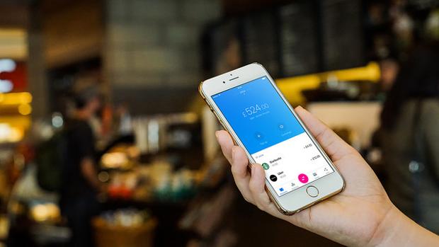 Revolut, la «fintech» que busca plantar cara a la banca tradicional en España