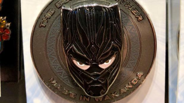 ¿Racismo? ¿Inocente fallo? ¿De qué color lo ves? El misterio de la chapa de Black Panther