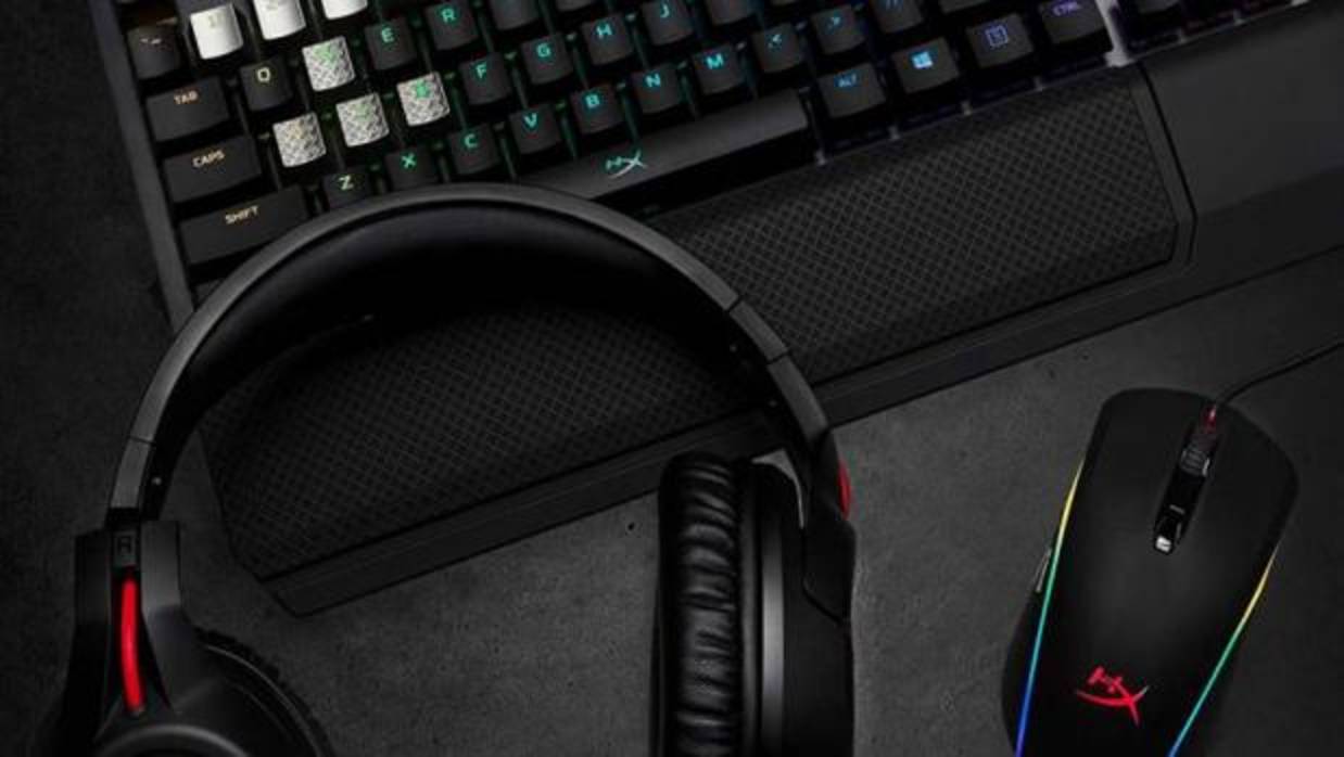 La firma ha presentado su apuesta en periféricos «gamers«: los auriculares inalámbricos Cloud Flight; junto al teclado mecánico Alloy Elite RGB y el mouse RGB Pulsefire Surge