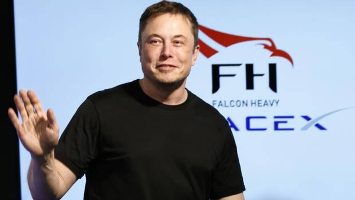 Elon Musk en la rueda de prensa previa al lanzamiento del Falcom Heavy