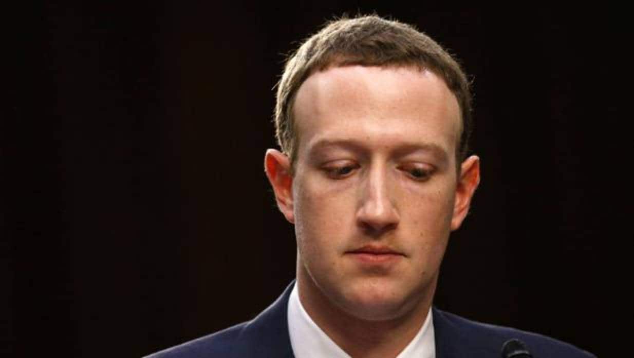 Mark Zuckerberg, fundador de Facebook, durante su comparecencia en el Senado