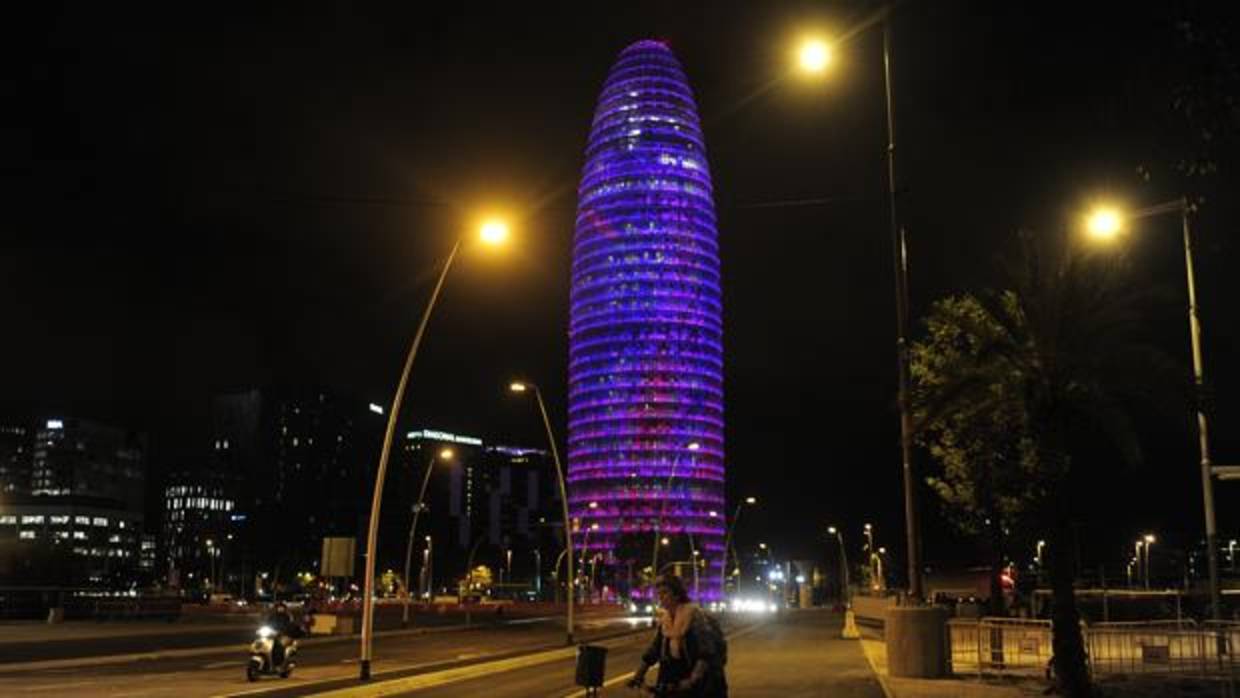 Panorámica de la Torre Agbar de Barcelona donde se ubicará el centro de revisiones de mensajes
