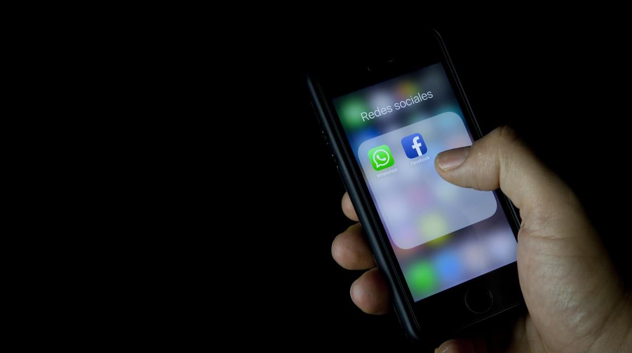 WhatsApp y Facebook, dos de las principales redes sociales