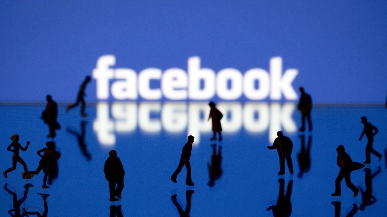 Italia sanciona a Facebook por 10 millones por vender datos usuarios