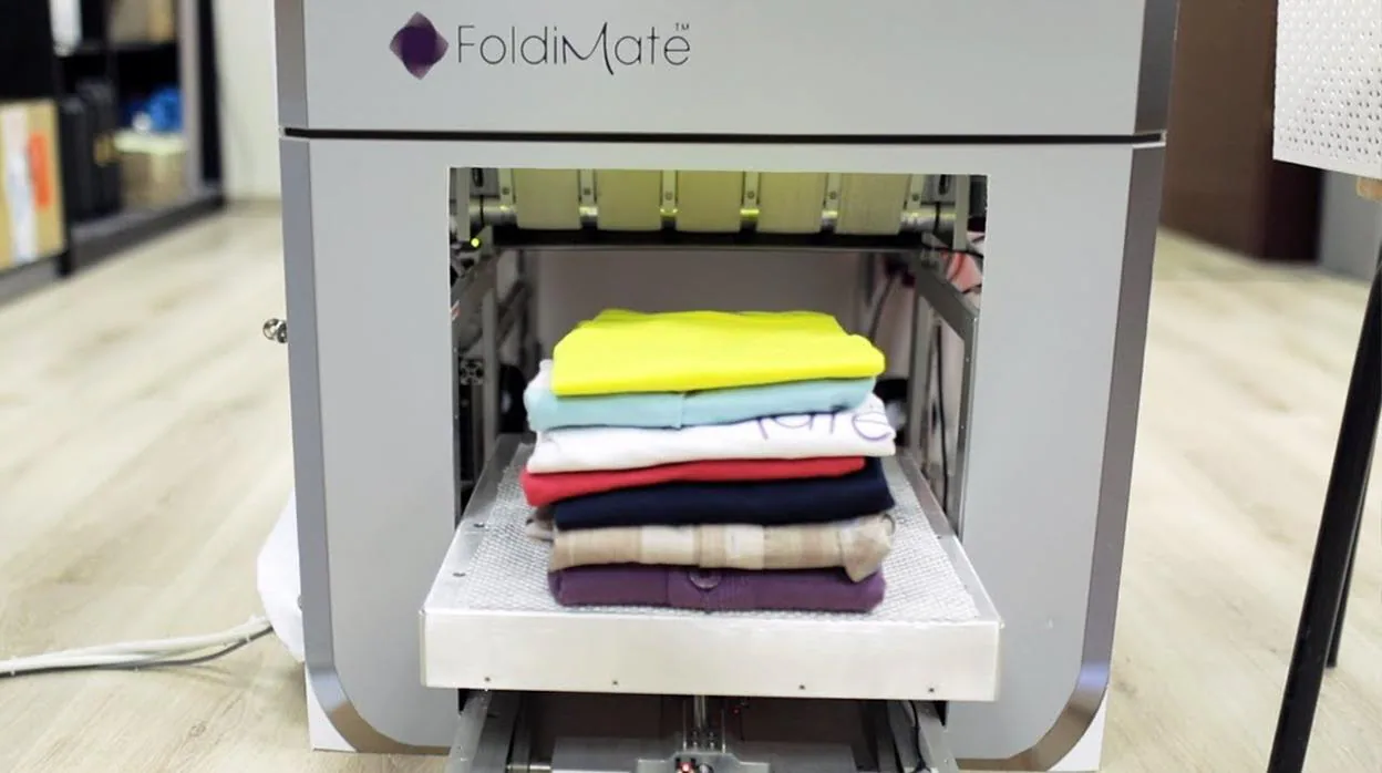 El invento del siglo: Llega la máquina que plancha, dobla y perfuma la ropa  en 4 segundos