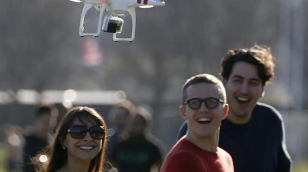 Los drones podrán sobrevolar por encima de poblaciones y personas