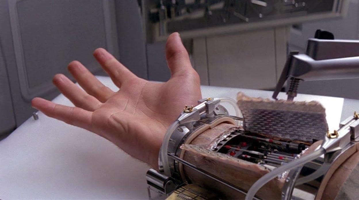 Captura de la mano biónica de Luke Skywalker en la saga «Star Wars»