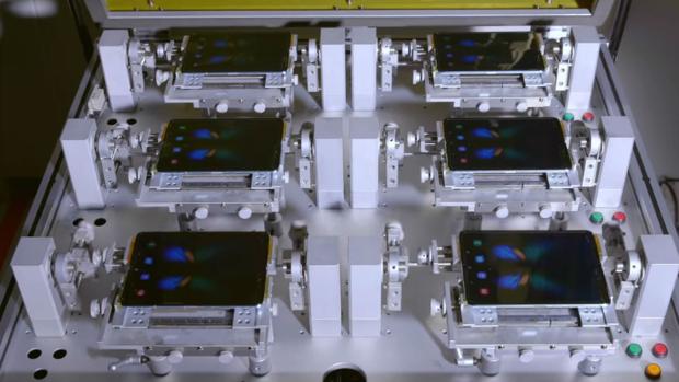Samsung Galaxy Fold: el impresionante video en el que la pantalla se dobla más de 200.000 veces para ponerla a prueba