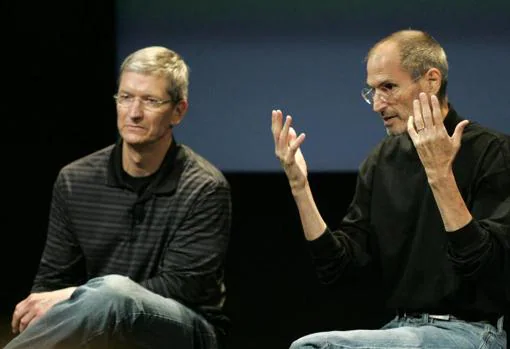 Tim Cook y Steve Jobs en julio de 2010