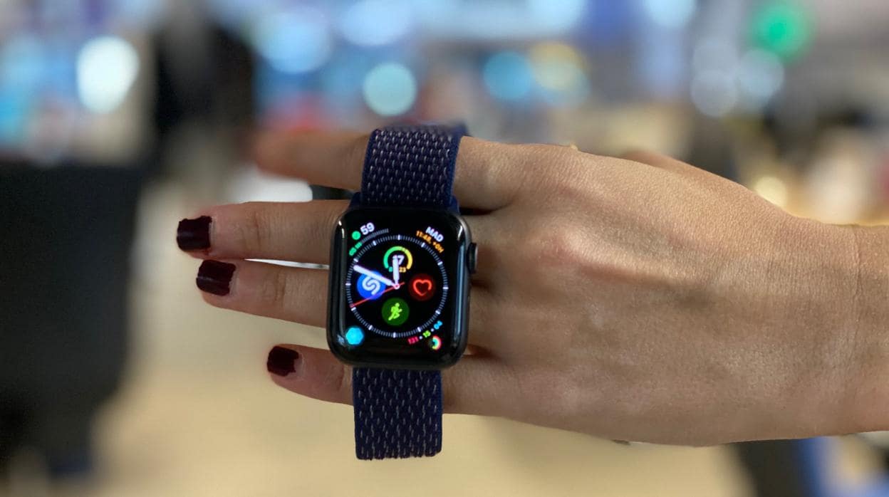 Detalle del nuevo modelo de reloj inteligente de Apple, el Watch Series 5