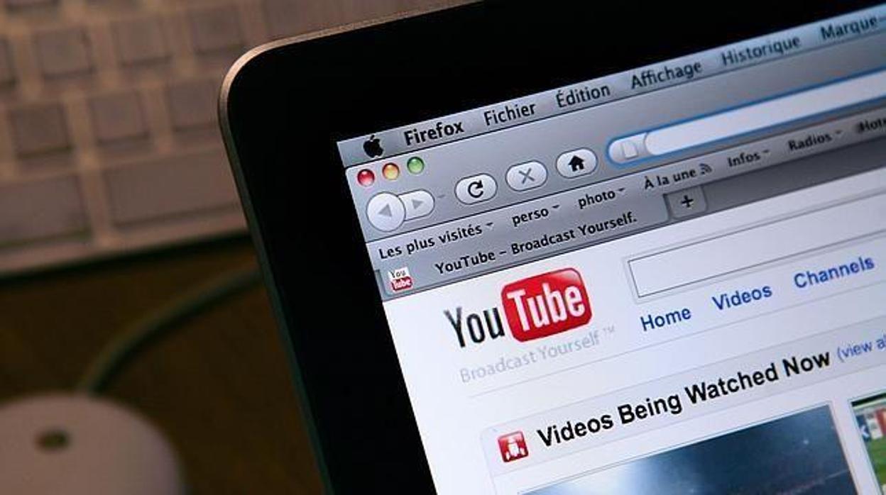 YouTube gana dinero con anuncios de tratamientos falsos del Covid-19