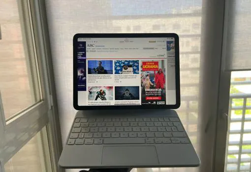 El iPad Air acoplado al Magic Keyboard