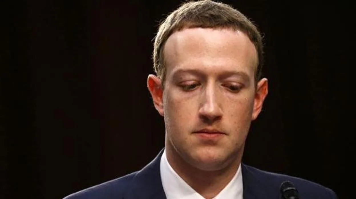 Zuckerberg alerta a sus trabajadores de que Facebook se encuentra ante la peor crisis de su historia