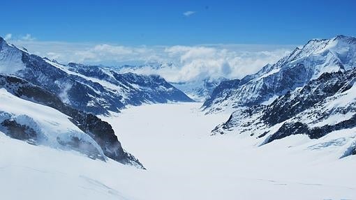 Desde la cima, el Sphinx, se divisan unas vistas de ensueño a la montaña Mönch y la de Eiger