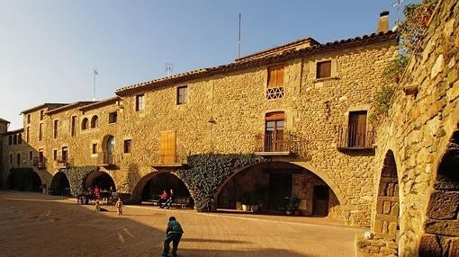 Monells, el pueblo medieval de «Ocho apellidos catalanes»