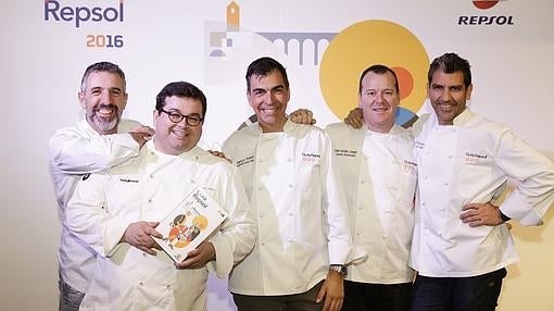 Marcos Morán, Ramón Freixa, Paco Roncero, Pepe Solla y Pablo González, en la presentación de la Guía Repsol 2016